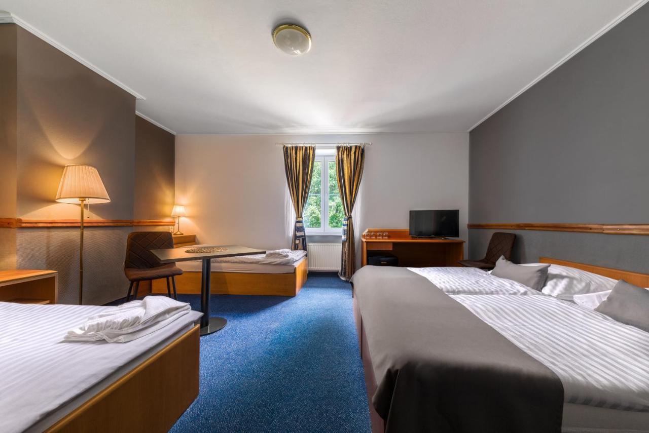 Prague Hotel Carl Inn Restaurant & Free Parking Eksteriør bilde